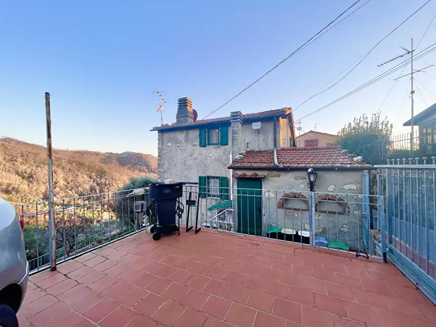 Immagine 89 di Porzione di casa in vendita  a Massarosa