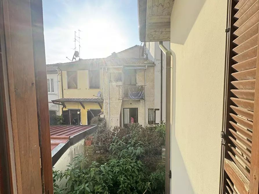 Immagine 12 di Bilocale in vendita  a Montignoso