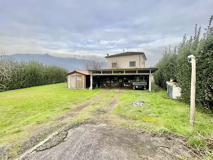 Immagine 15 di Quadrilocale in vendita  a Pietrasanta