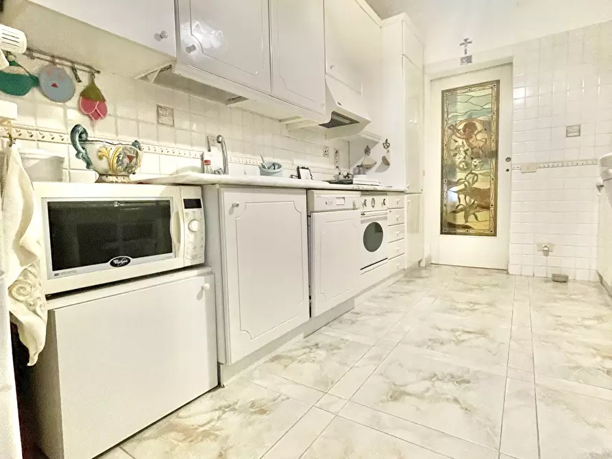 Immagine 3 di Quadrilocale in vendita  a Camaiore