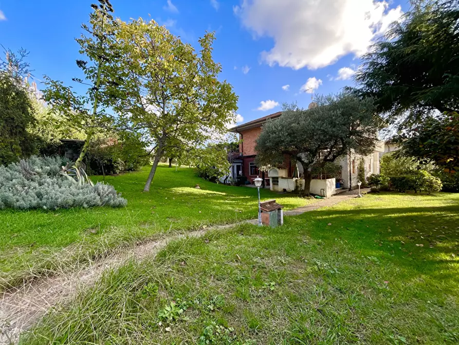 Immagine 109 di Casa indipendente in vendita  a Seravezza