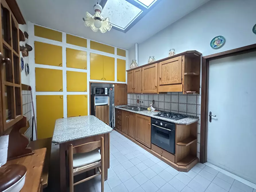 Immagine 11 di Quadrilocale in affitto  a Pietrasanta