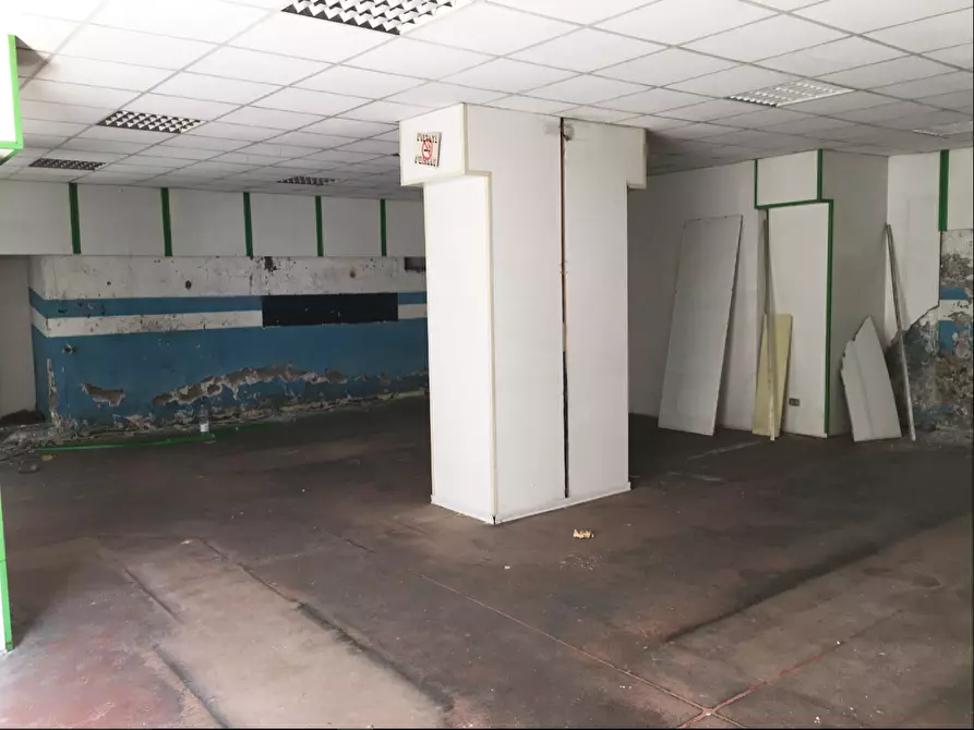 Immagine 10 di Locale commerciale in vendita  in Via della Peschiera a Anagni