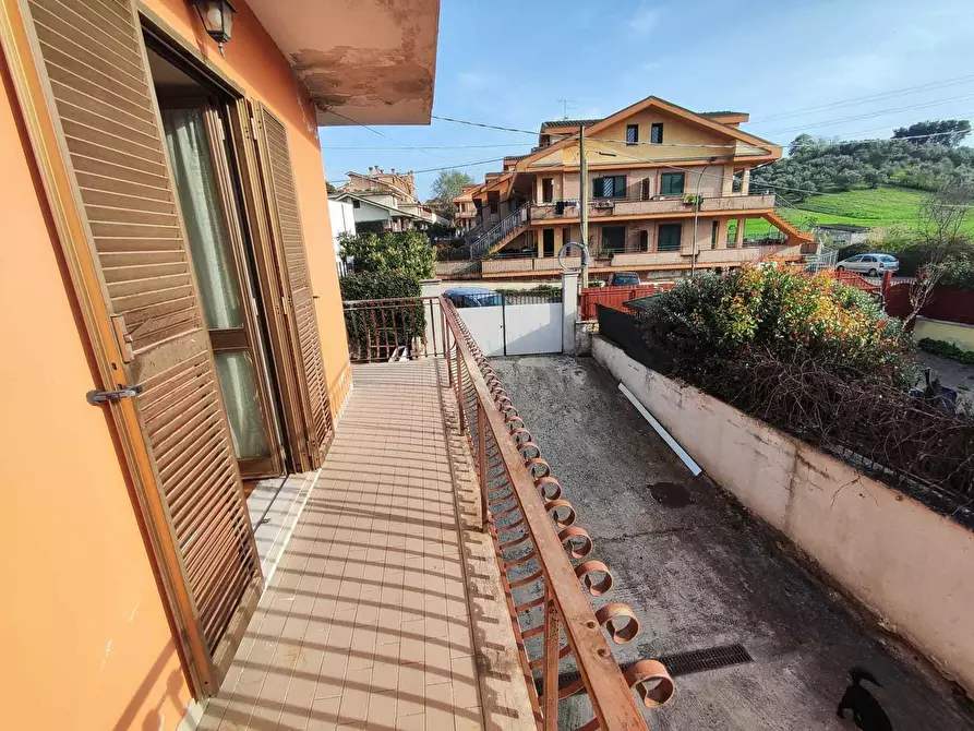 Immagine 38 di Villa in vendita  in VIA GIOTTO 2 a Guidonia Montecelio