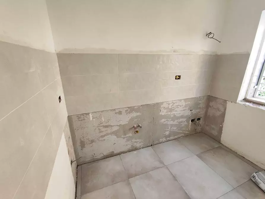 Immagine 31 di Villa in vendita  in via colleferro 64 a Guidonia Montecelio