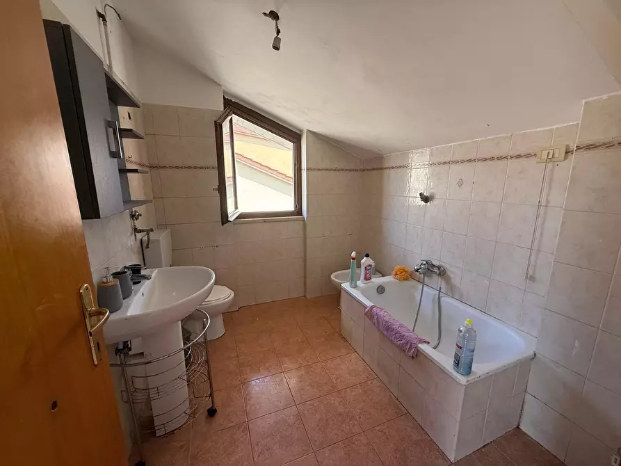 Immagine 28 di Trilocale in vendita  in via maremmana inferiore 110 a Guidonia Montecelio