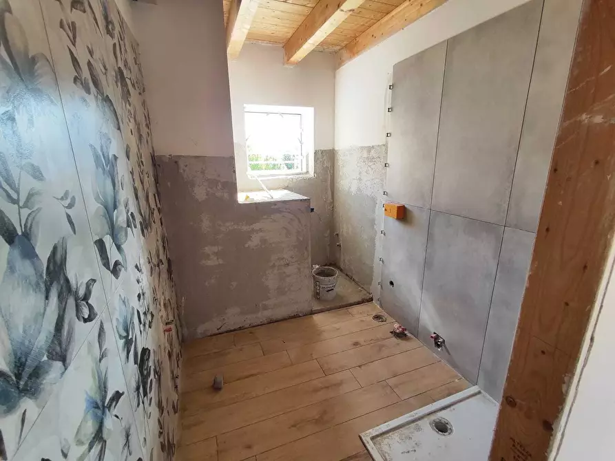 Immagine 19 di Villa in vendita  in via colleferro 64 a Guidonia Montecelio