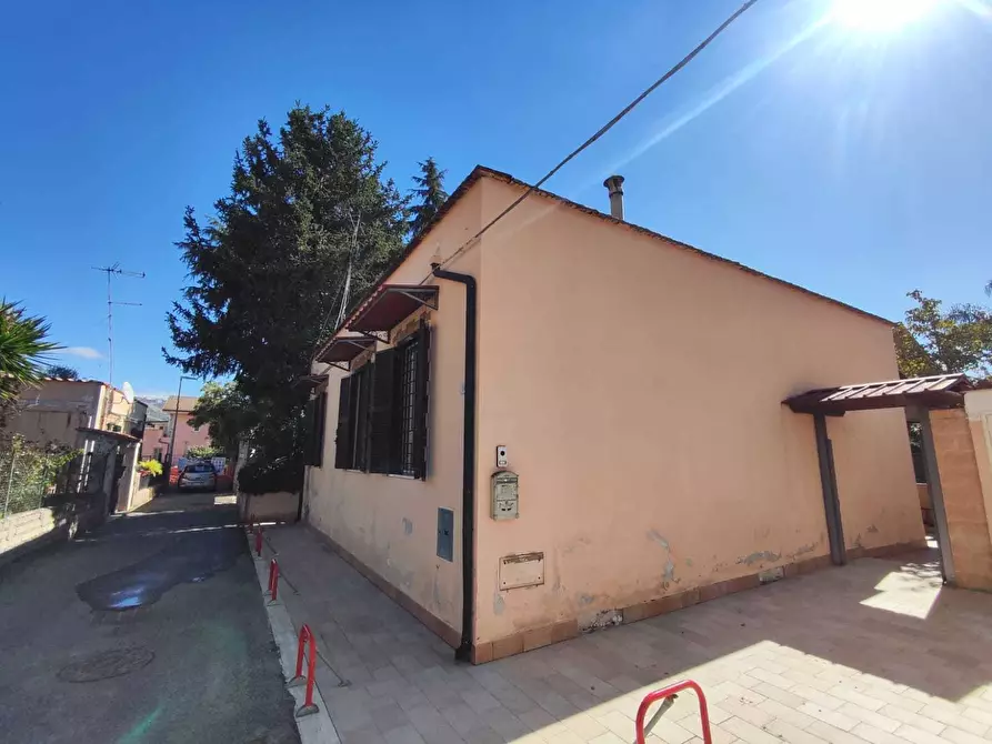 Immagine 1 di Casa indipendente in vendita  in via fratelli bandiera 26 a Guidonia Montecelio