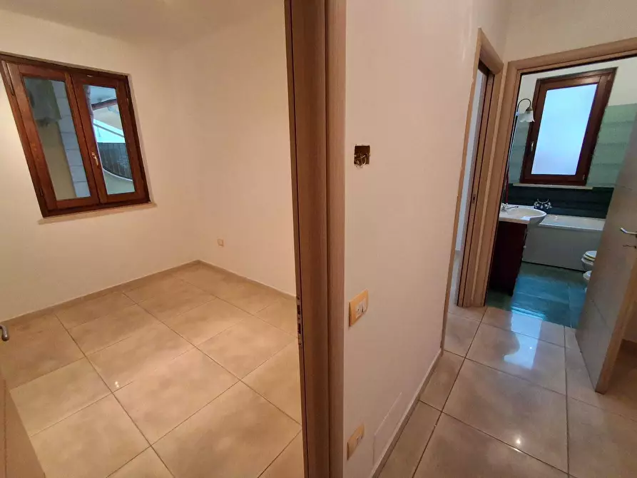 Immagine 21 di Trilocale in vendita  in via nicolo paganini a Guidonia Montecelio