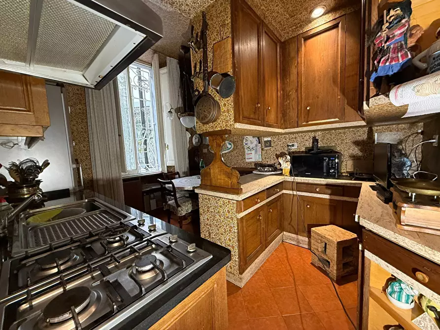 Immagine 31 di Pentalocale in vendita  in Via Salaria 126 a Roma