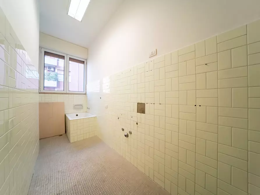 Immagine 10 di Pentalocale in vendita  in Viale Mentana 92 a Parma