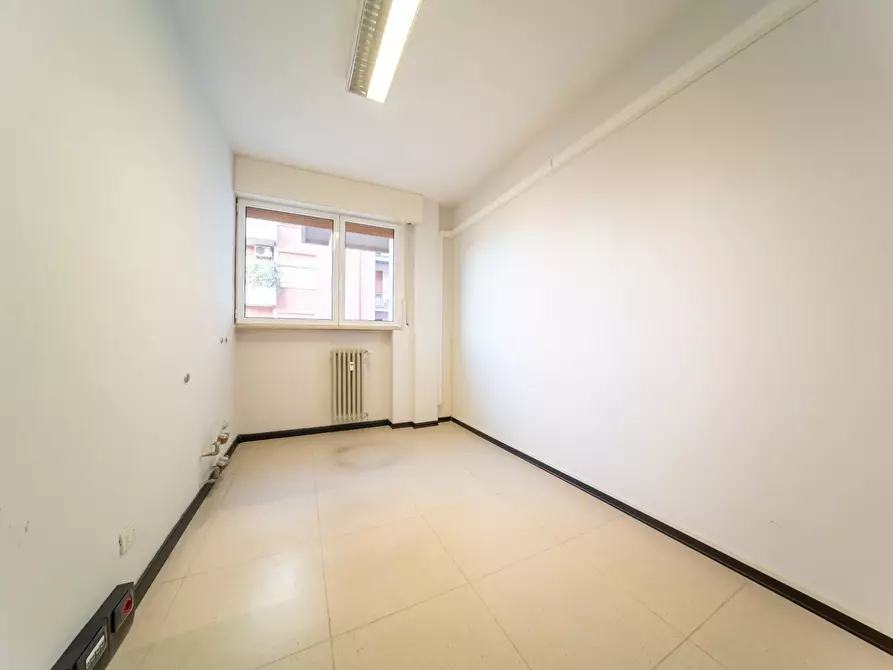 Immagine 9 di Pentalocale in vendita  in Viale Mentana 92 a Parma