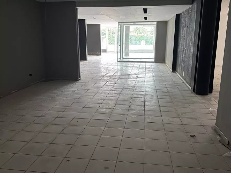 Immagine 5 di Locale commerciale in vendita  in Via Codognino 12 a Cornegliano Laudense