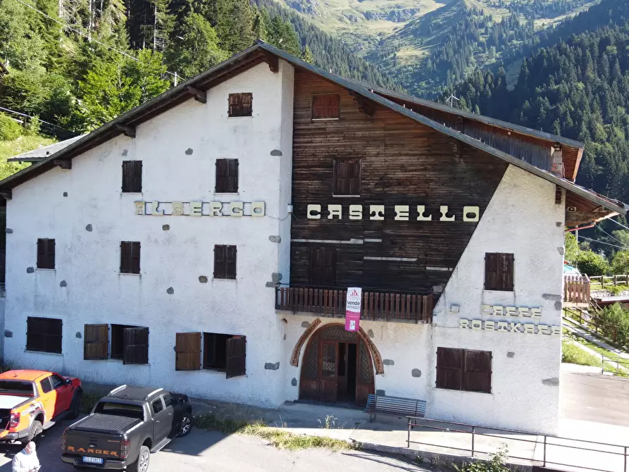 Immagine 4 di Albergo/B&B/Residence in vendita  in Località Castello 4 a Mezzoldo