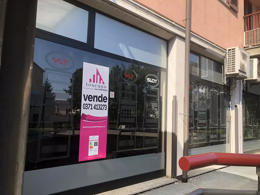 Immagine 8 di Locale commerciale in vendita  in Via Defendente Lodi 33 a Lodi
