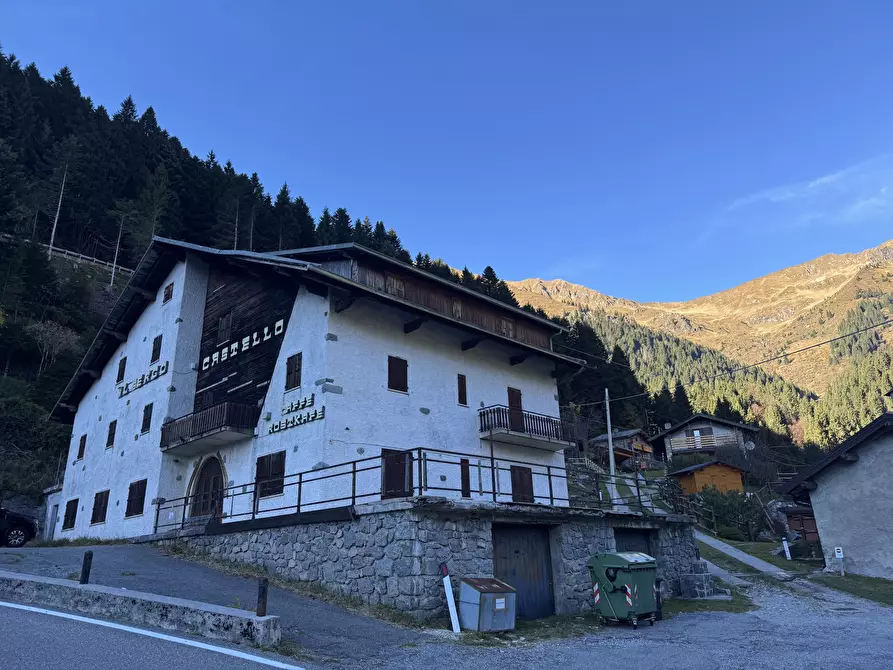 Immagine 1 di Locale commerciale in vendita  in Località Castello 4 a Mezzoldo