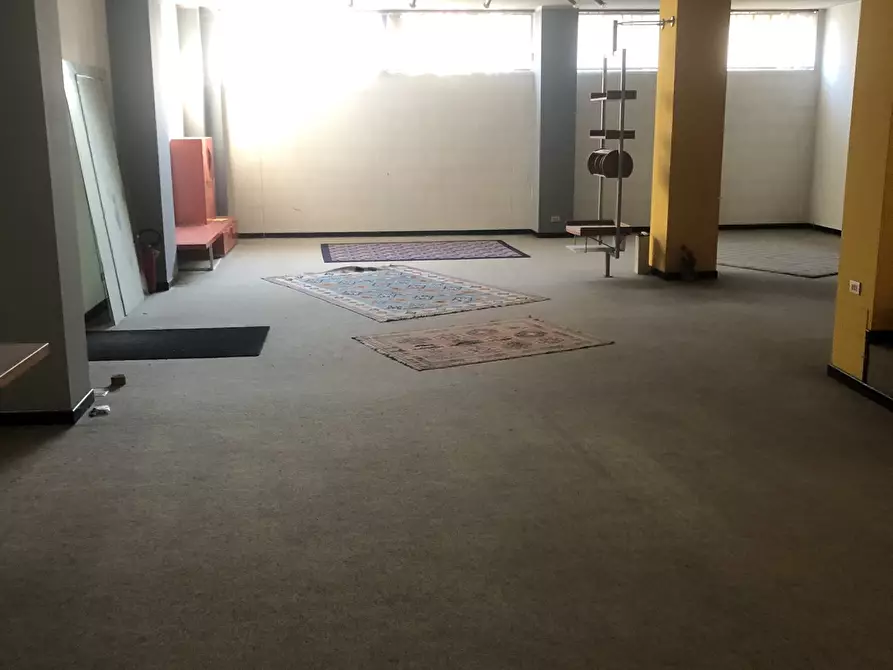 Immagine 8 di Magazzino in vendita  in Piazza XXV Aprile a Lodi