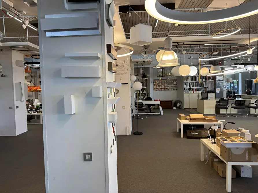 Immagine 15 di Showroom in affitto  in Via Codognino 46 a Cornegliano Laudense