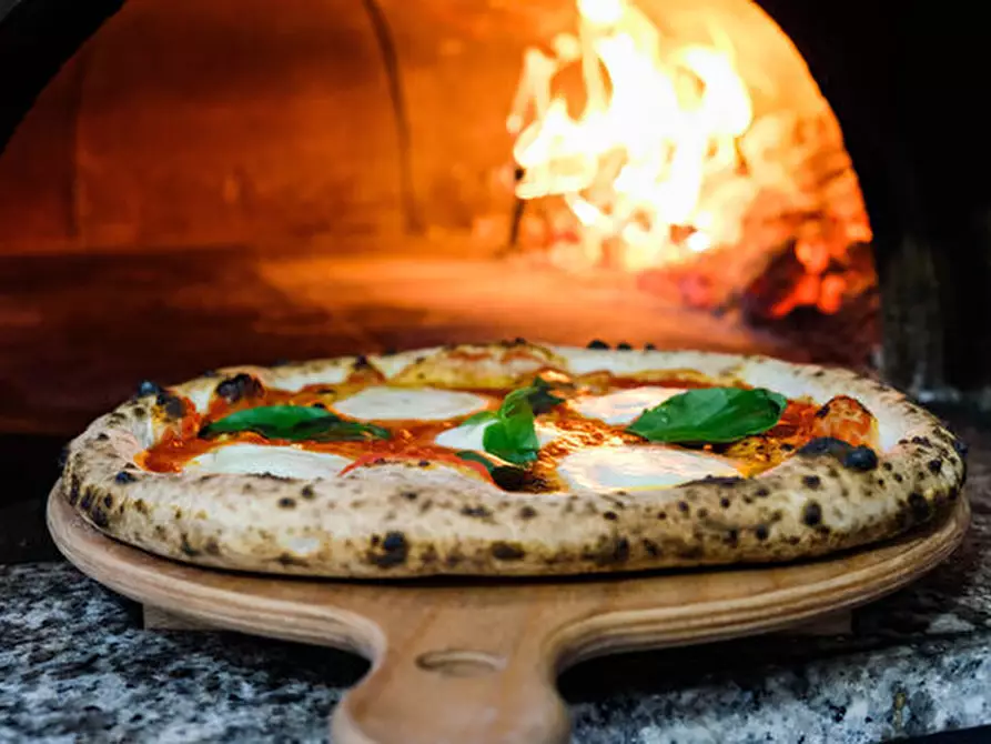 Immagine 3 di Bar / Ristorante in vendita  in Piazza Caduti, 4 a Sant'angelo Lodigiano