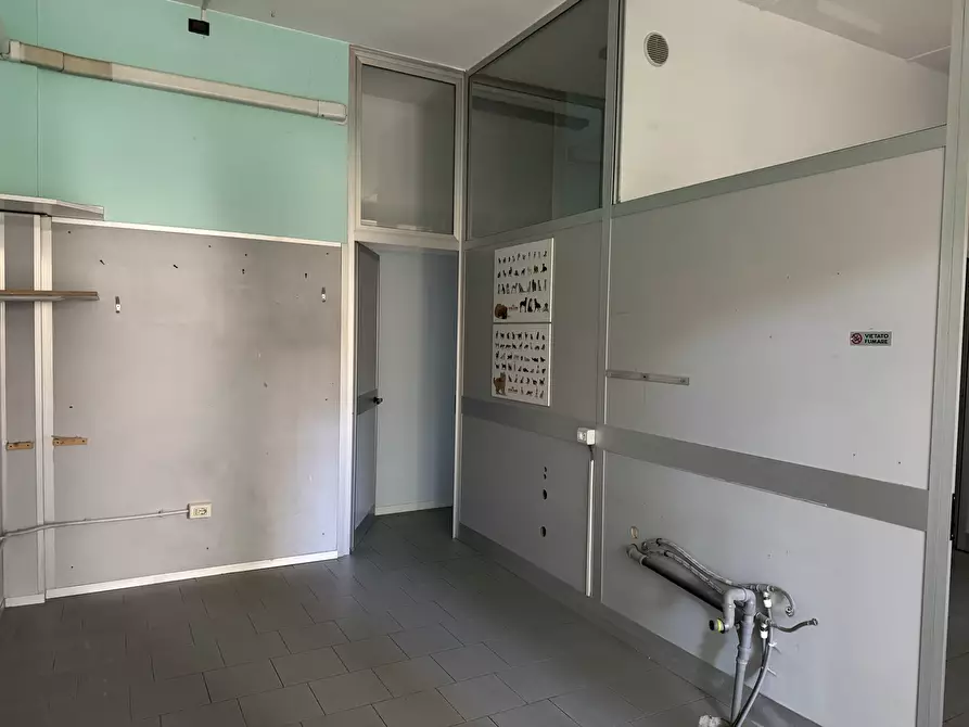 Immagine 2 di Locale commerciale in vendita  in via defendente 29 a Lodi