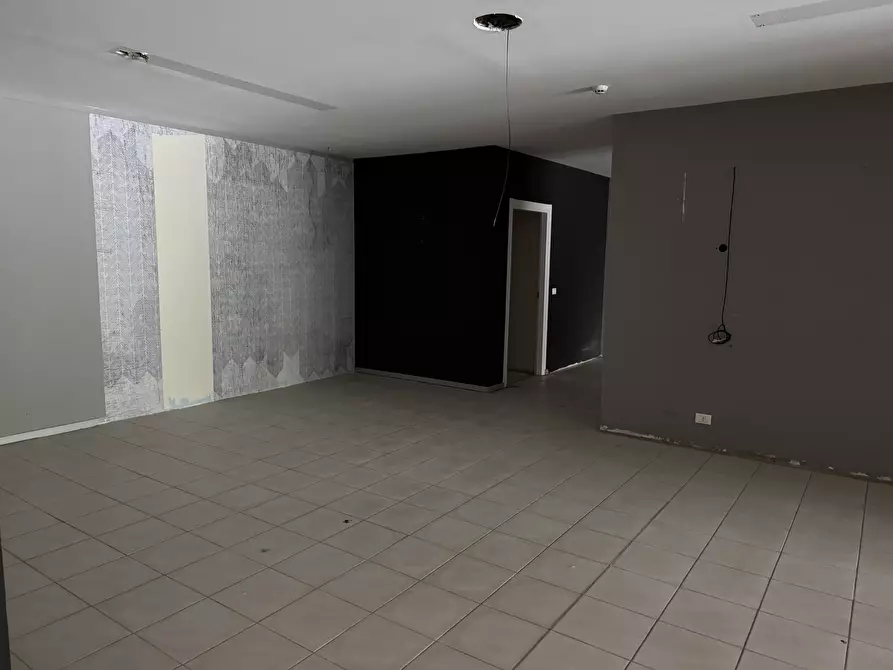 Immagine 18 di Locale commerciale in vendita  in Via Codognino 12 a Cornegliano Laudense