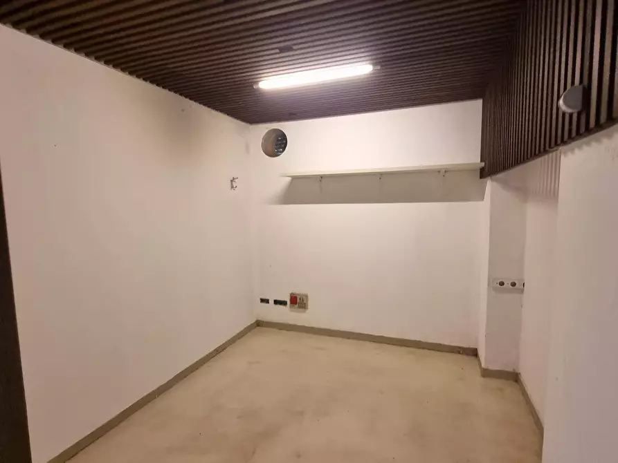 Immagine 8 di Locale commerciale in vendita  in Via Carlo Oreglio 7 a Melzo