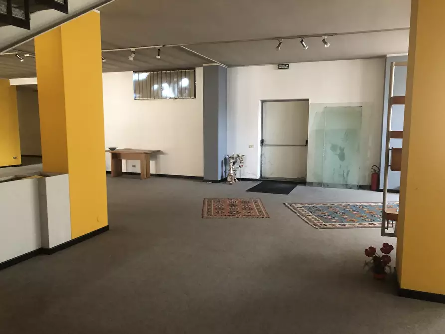 Immagine 14 di Magazzino in vendita  in Piazza XXV Aprile a Lodi