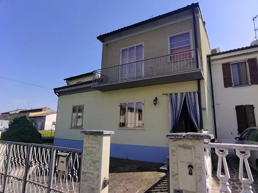 Immagine 2 di Casa indipendente in vendita  in VIA GIOVANNI CADOLINI 48 a Rivarolo Del Re Ed Uniti