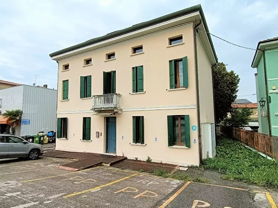 Immagine 1 di Ufficio in affitto  a Rovigo