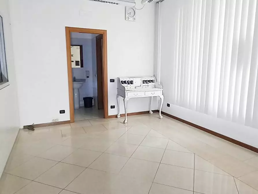 Immagine 5 di Locale commerciale in vendita  a Rovigo