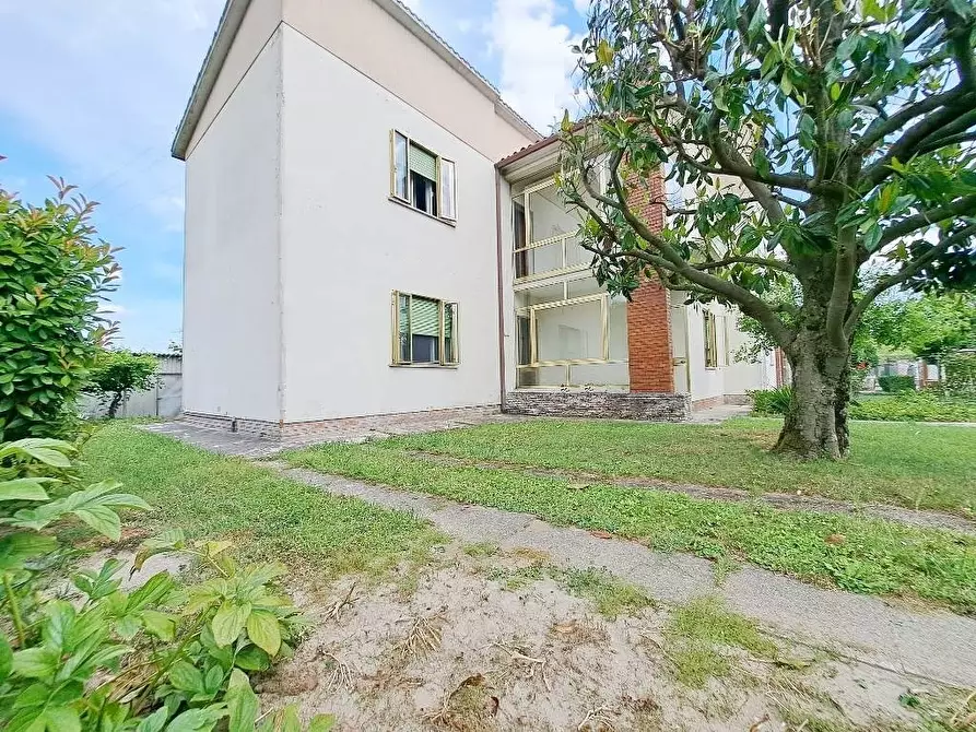 Immagine 1 di Casa bifamiliare in vendita  in Via Guglielmo Marconi 2 a Guarda Veneta