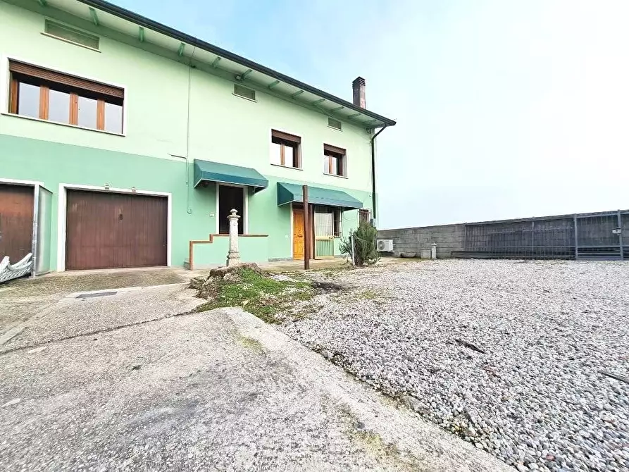 Immagine 1 di Casa bifamiliare in vendita  a Rovigo