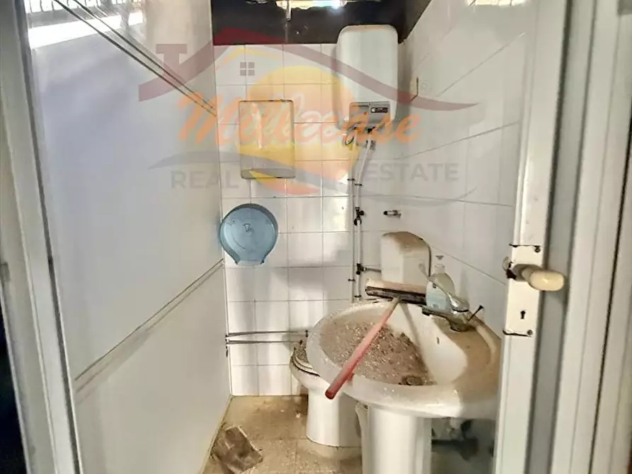 Immagine 4 di Locale commerciale in vendita  in Viale Zecchino a Siracusa