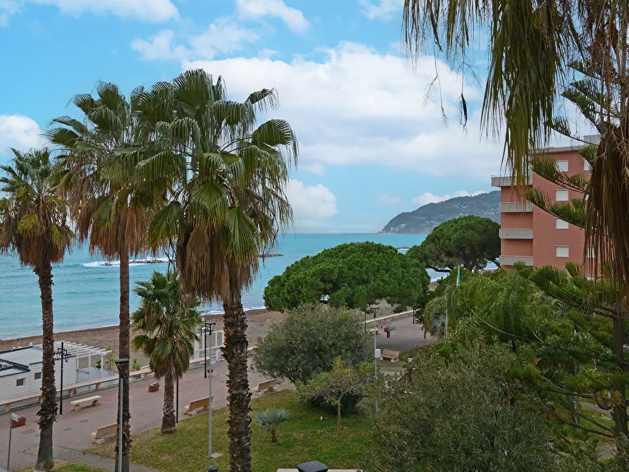 Immagine 8 di Quadrilocale in vendita  in Via Sicilia a San Bartolomeo Al Mare