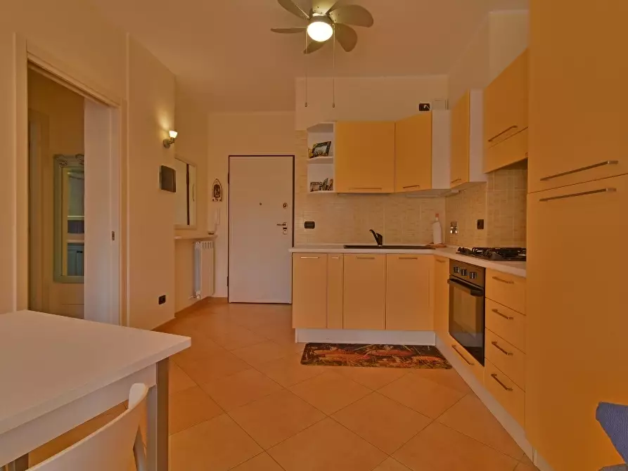 Immagine 10 di Bilocale in vendita  in Largo Parodi 1 a San Bartolomeo Al Mare