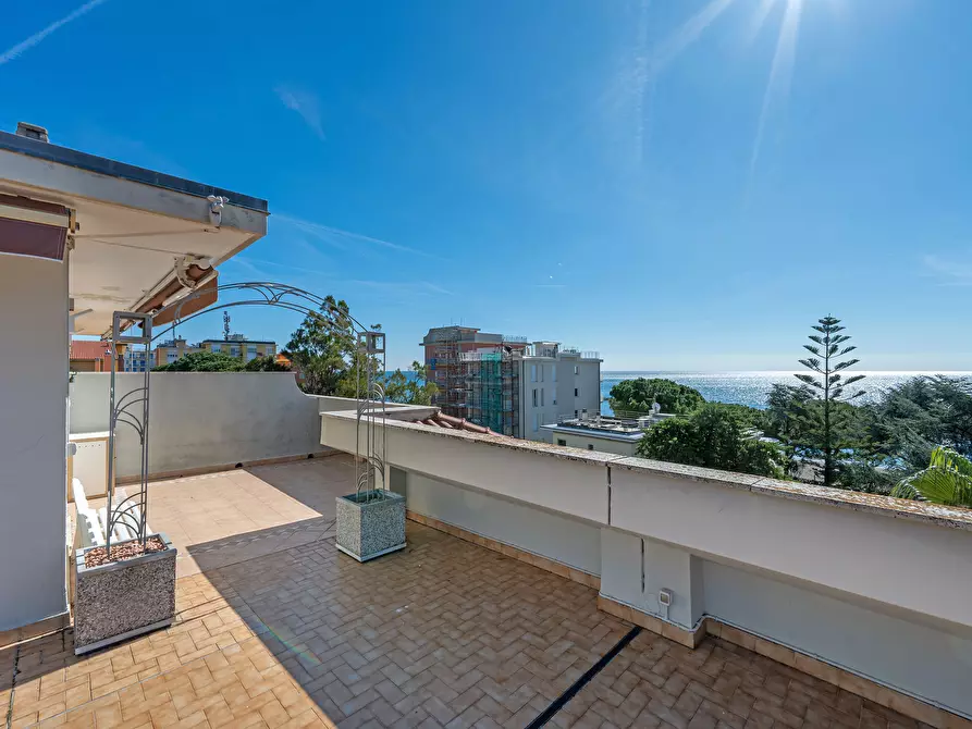 Immagine 42 di Attico in vendita  in Viale Europa 5 a San Bartolomeo Al Mare