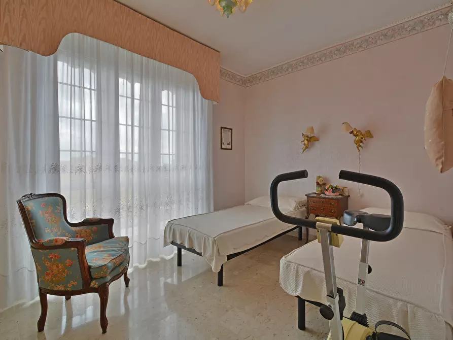 Immagine 11 di Attico in vendita  in Via Roma a San Bartolomeo Al Mare