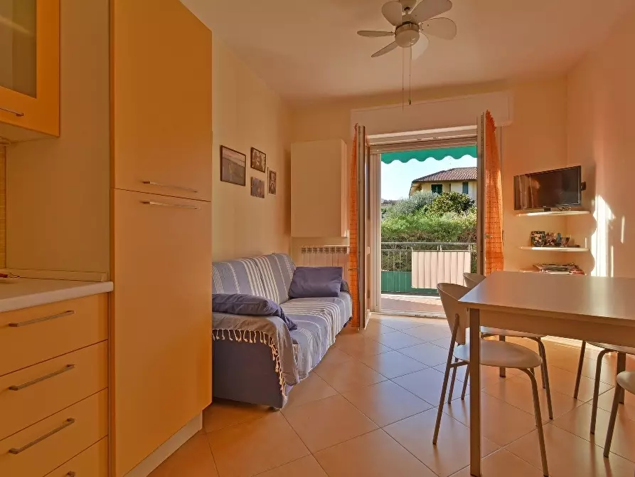 Immagine 17 di Bilocale in vendita  in Largo Parodi 1 a San Bartolomeo Al Mare