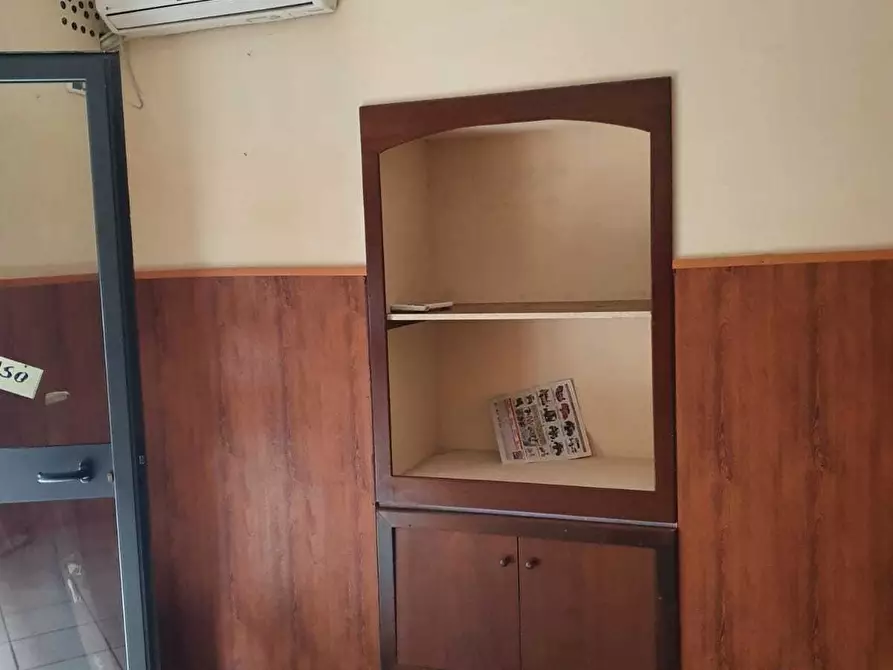 Immagine 5 di Locale commerciale in vendita  in Piazza Ardito Pietro 32 a Lamezia Terme