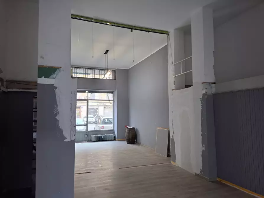 Immagine 3 di Locale commerciale in vendita  a Torino