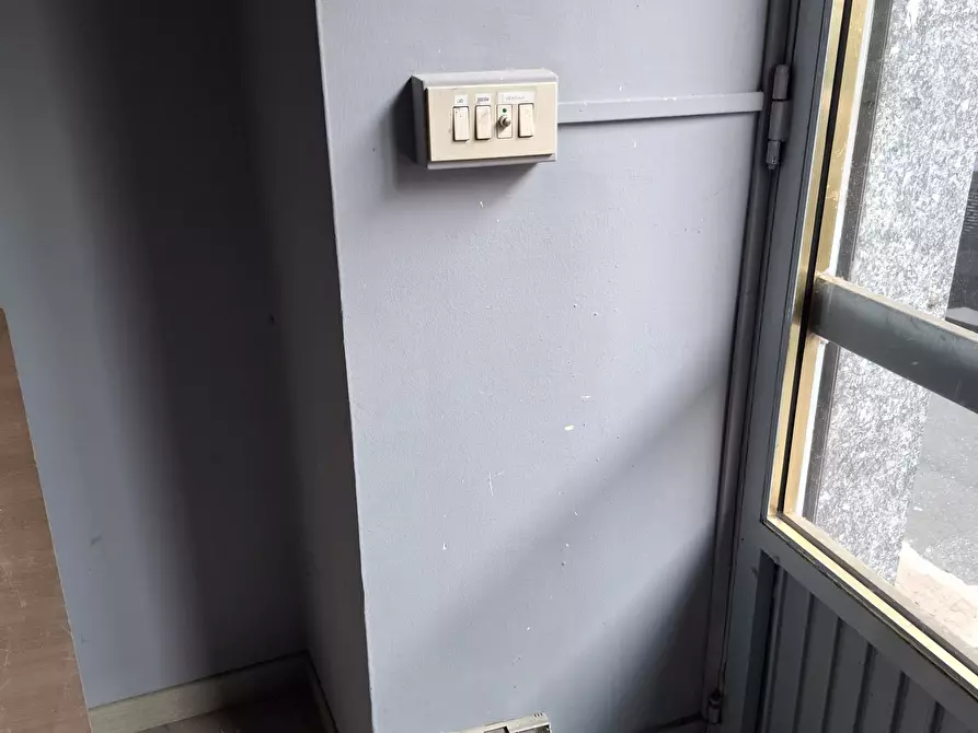 Immagine 8 di Locale commerciale in vendita  a Torino