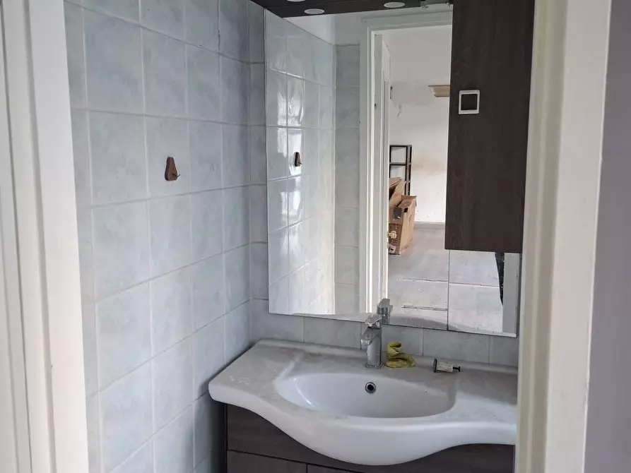 Immagine 21 di Locale commerciale in vendita  a Torino