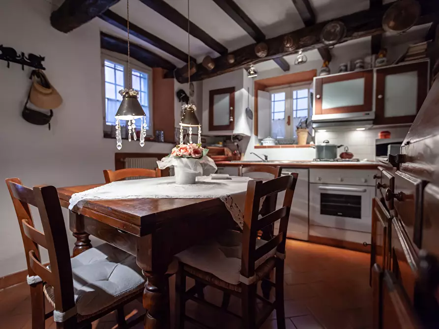 Immagine 2 di Porzione di casa in vendita  a Ameglia