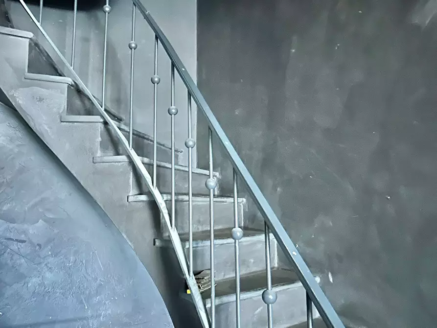 Immagine 12 di Locale commerciale in vendita  a Sarzana