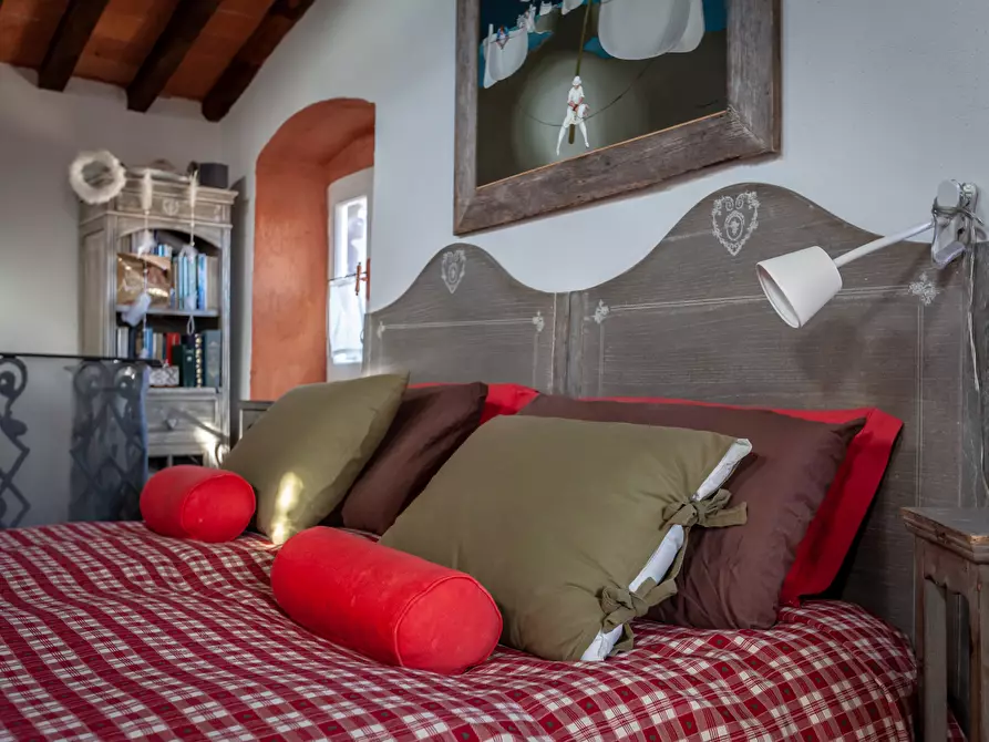 Immagine 11 di Porzione di casa in vendita  a Ameglia