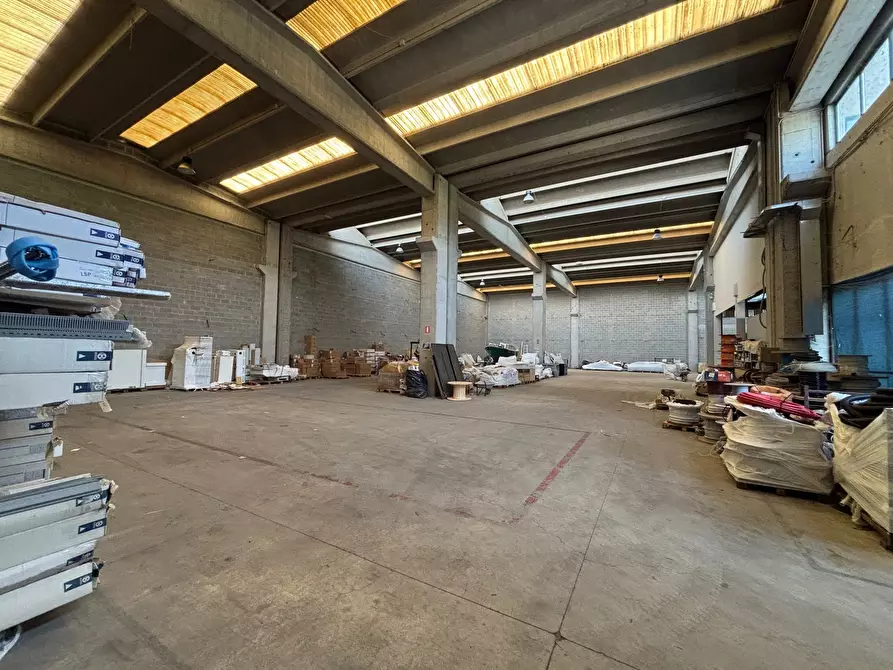 Immagine 9 di Attività artigianale in vendita  a Sarzana