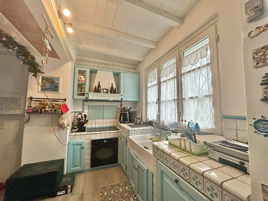 Immagine 13 di Porzione di casa in vendita  a Sarzana