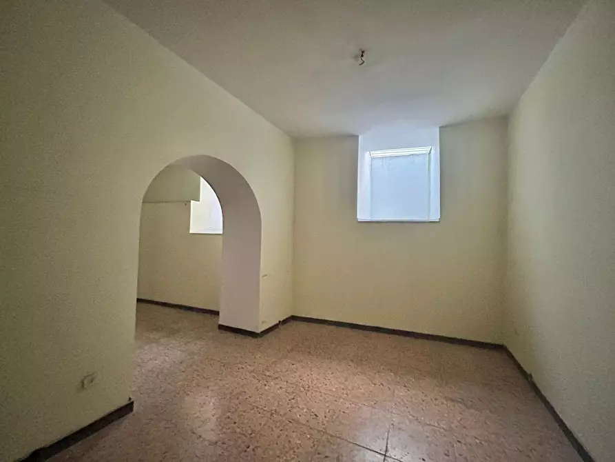 Immagine 8 di Locale commerciale in affitto  a Sarzana