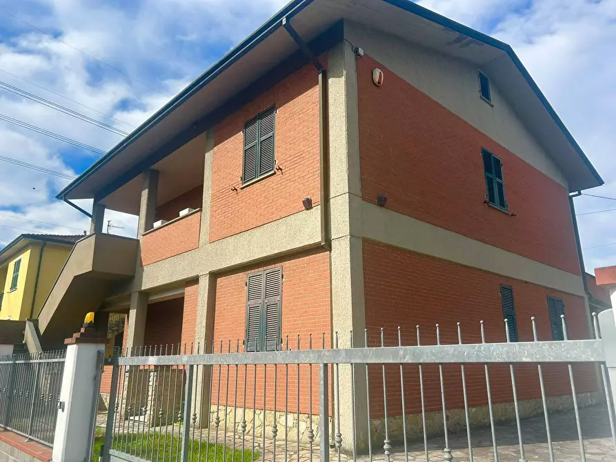 Immagine 3 di Casa bifamiliare in vendita  a Sarzana