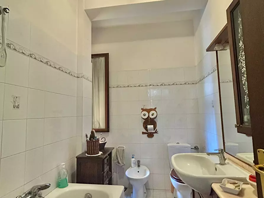 Immagine 13 di Porzione di casa in vendita  a Sarzana